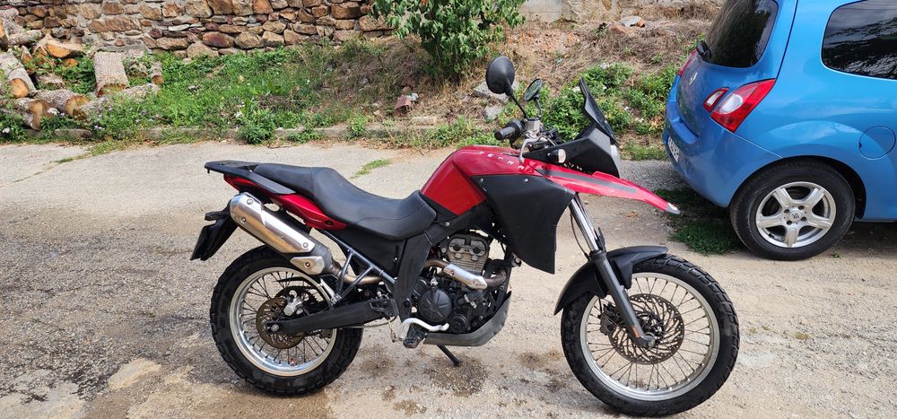 Продавам Derbi Terra 125 2008