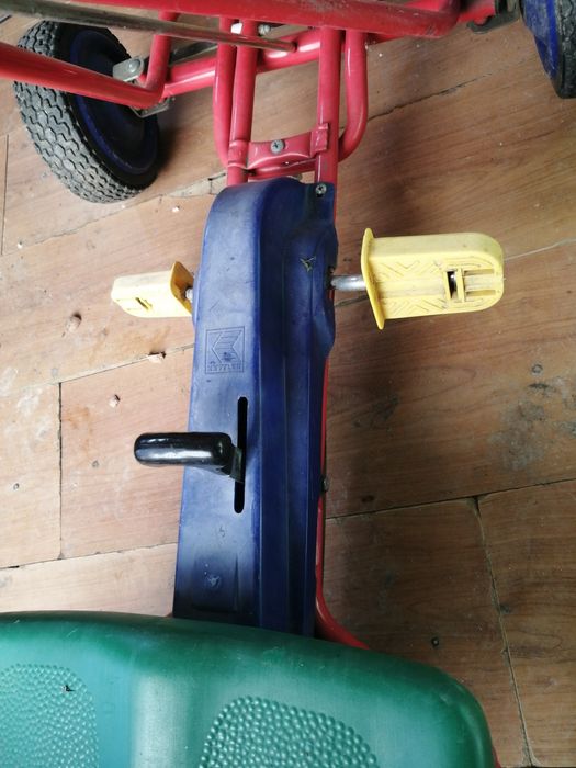 Kart cu pedale pentru copii