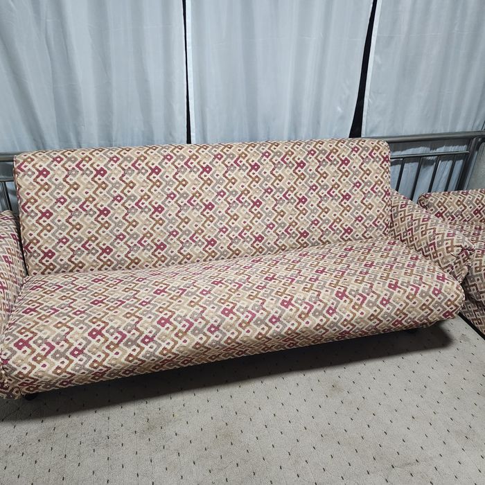 Продам Диван в хорошем состоянии