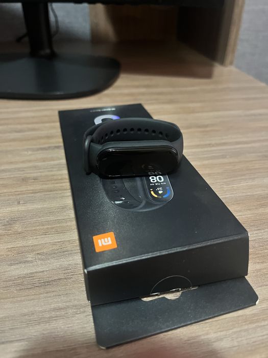 Продам смартчасы mi band 6