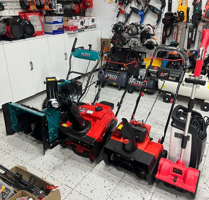 Снегоуборщики в ассортименте