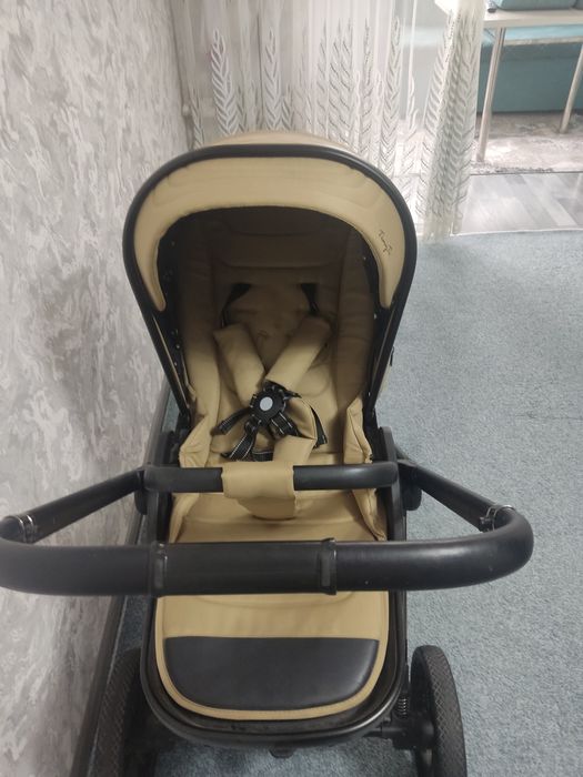 Продается универсальная Коляска