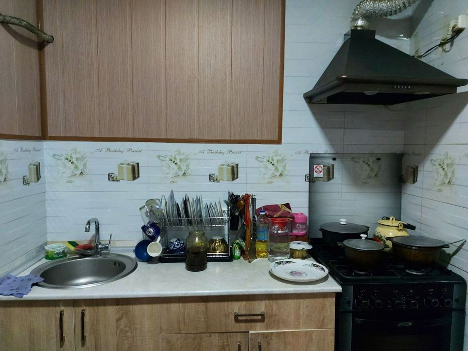 Uy sotiladi Qoratoshda 1 etaj 3 xonali.