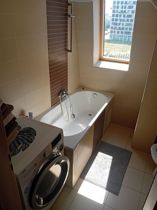 Închiriez Apartament cu 3 camere, 3 băi, 4 balcoane + parcare | Calea Torontalului