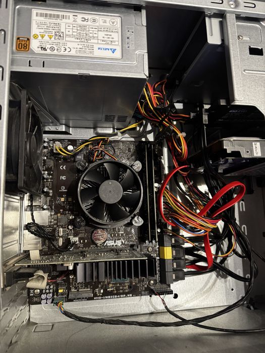 Vand unitate+ monitor+tastatura si mouse Asus