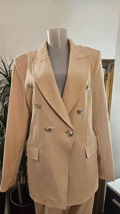 Костюм в Бежово Hot fashion