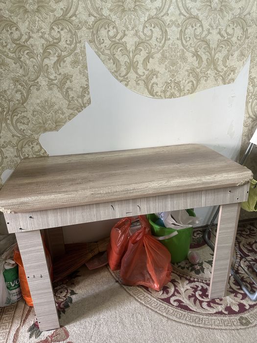 Стол продается б/у для кухни и зала