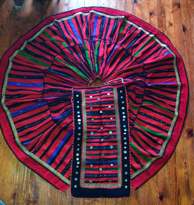 Автентични вълненик и престилка от Северна България