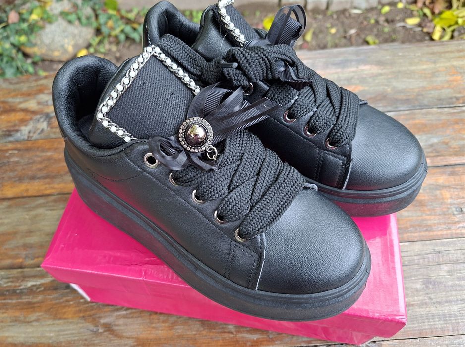 Дамски черни обувки