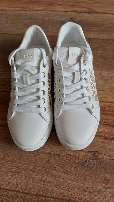 Нови Сникърси GUESS номер 35