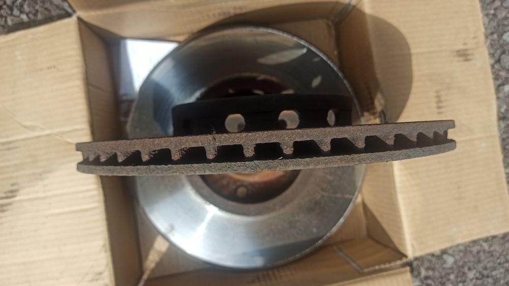 Тормозные диски на Ауди 100 С-4 б/у