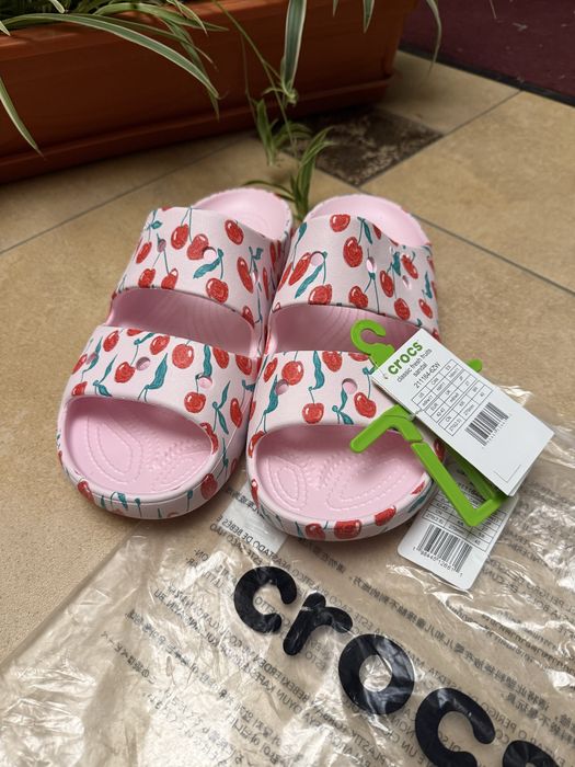 Продам ОРИГИНАЛЬНЫЕ кроксы