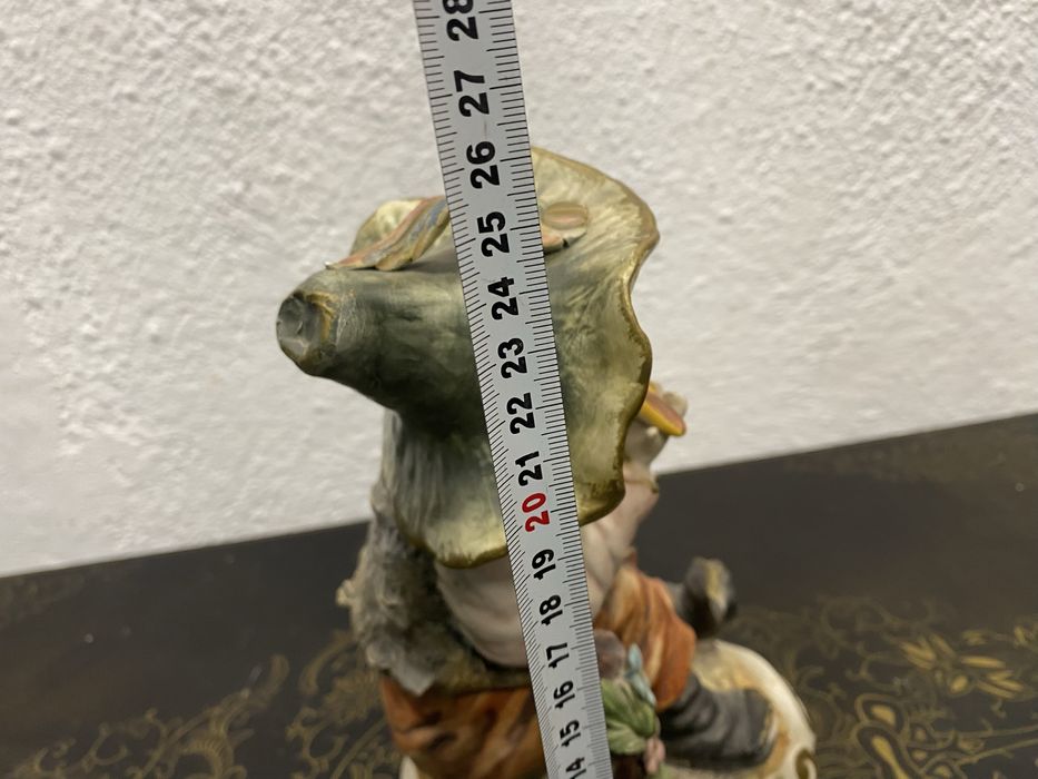 Стара италианска фигура от порцелан каподимонте