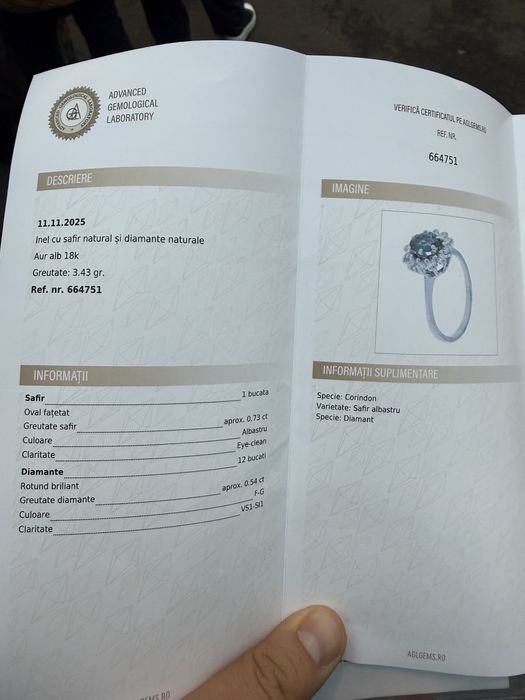 Inel aur alb 18 k cu safir natural 0,73 kt si diamante 0,5, certificat