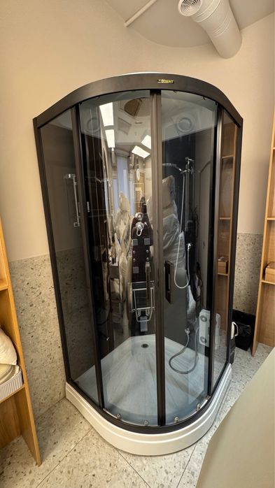 Душавая кабина в хорощем состоянии