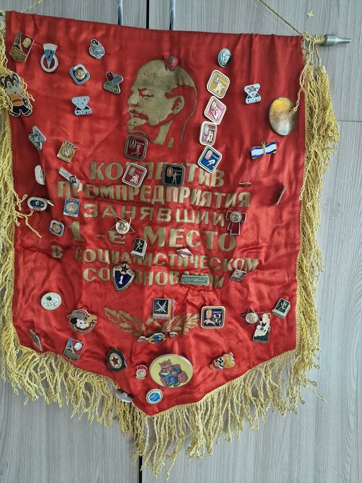 ...Продам... значки