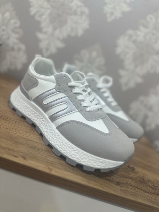 Продается кроссы.Состояние новое.