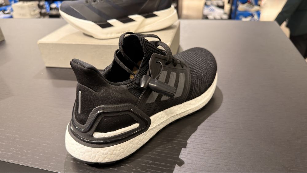 Adidas Ultraboost 20 , originali , noi , cutie ( marime 42.2/3 )