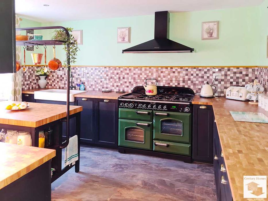 116256 ЕКСКЛУЗИВНО! Реновирана къща с гараж в центъра на с. Балван