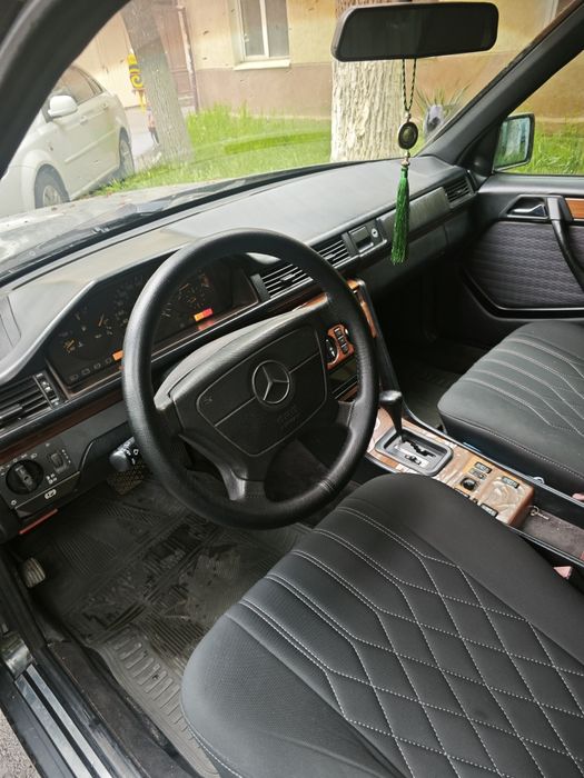 Mercedes-Benz E 220 1993 — 3