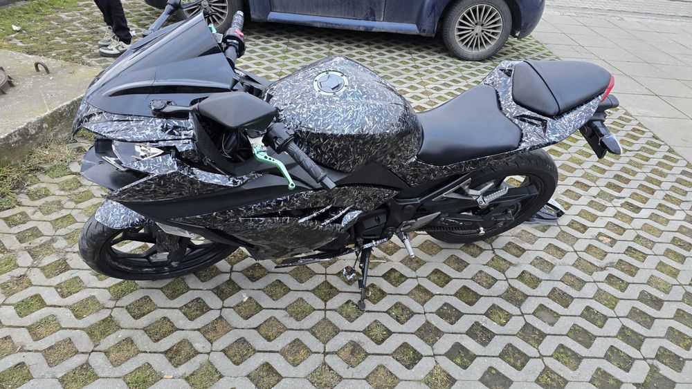 Kawasaki ninja 300 AVARIAT