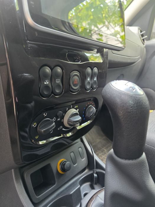 Tableta auto Dacia duster 2011