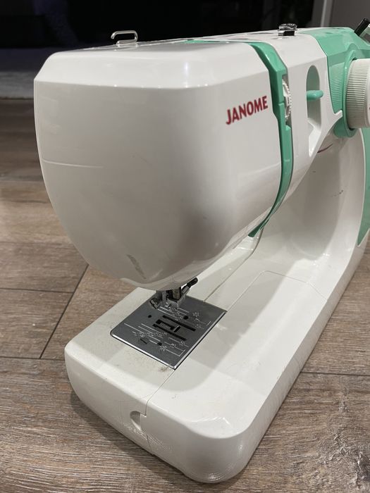 Продается швейная машина