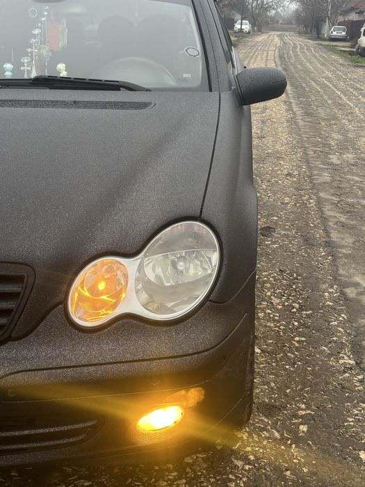 Mercedes C220.