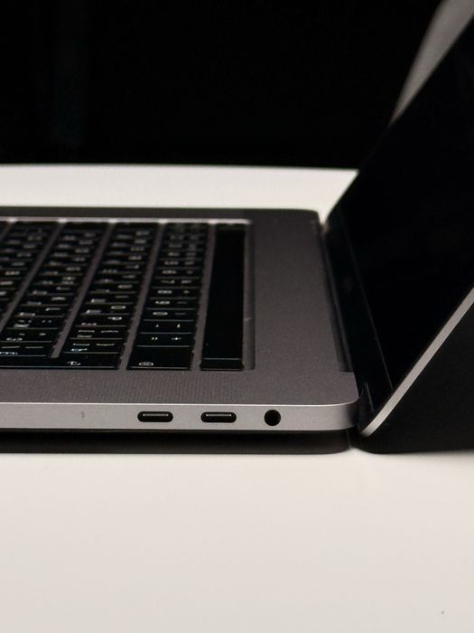 Macbook Pro 16 i9 16gb/1tb 5500xt 4gb