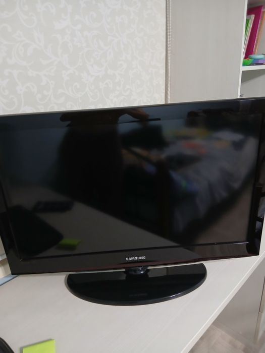 Продам телевизор Samsung  диагональ81см.  Торг