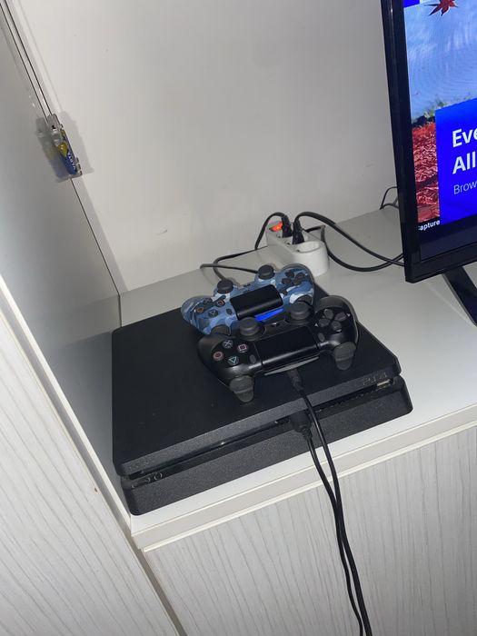 Playstation 4 slim