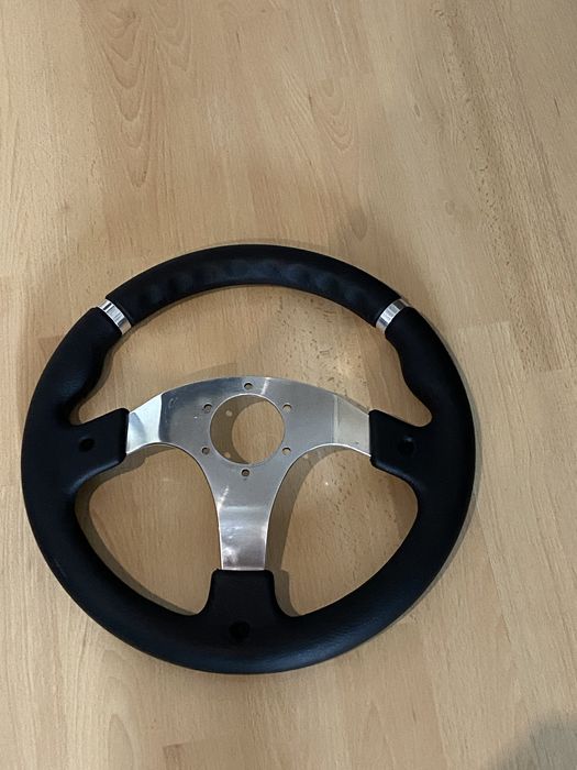 Продавам спортни волани