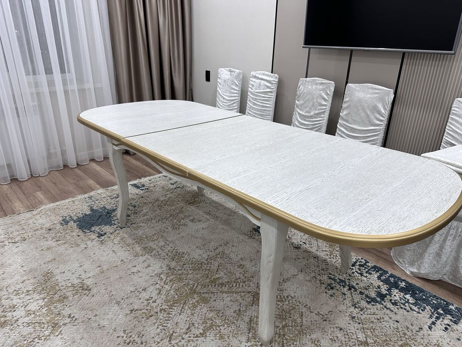 Продается стол для гостиной