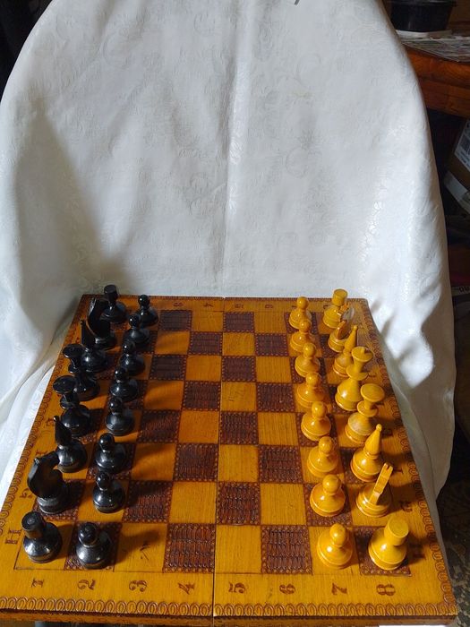 Стар дървен шах,Табла - Размери - 34 х 34см.
