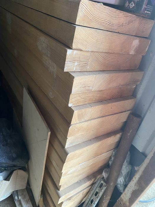 Қалын ағаш баспалдақ