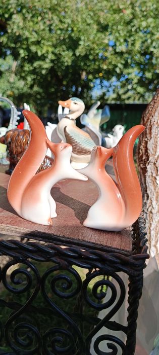 Bibeloruri de ceramica si portelan, foarte vechi.