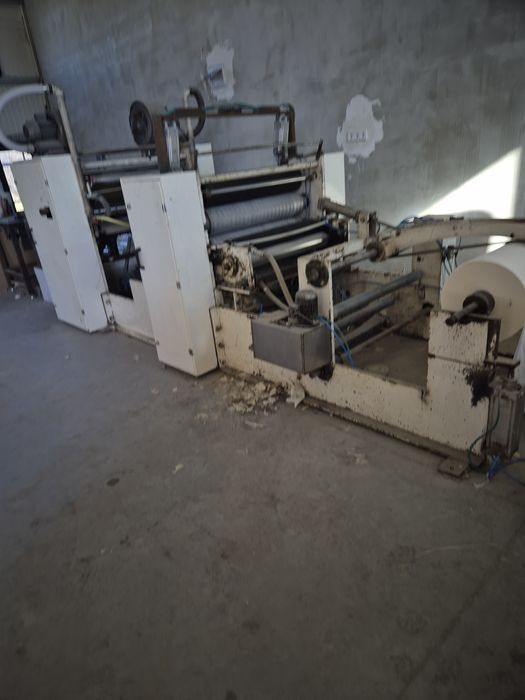 Машина за производство на хартиени кърпи за ръце