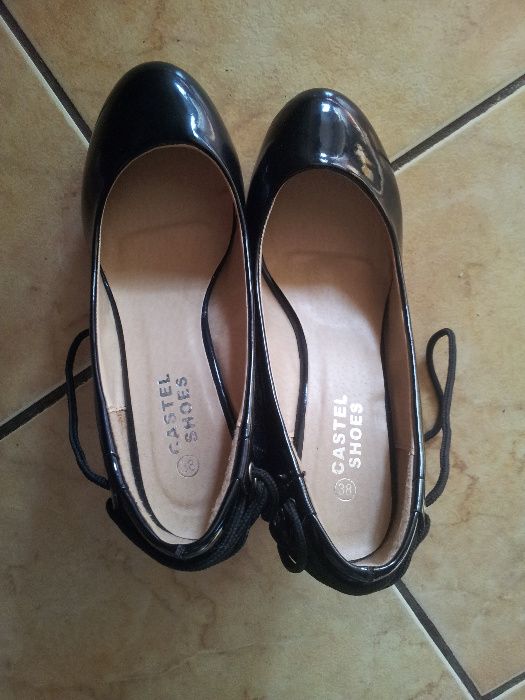 Pantofi cu talpa inalta