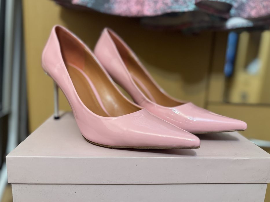 Дамски розови обувки