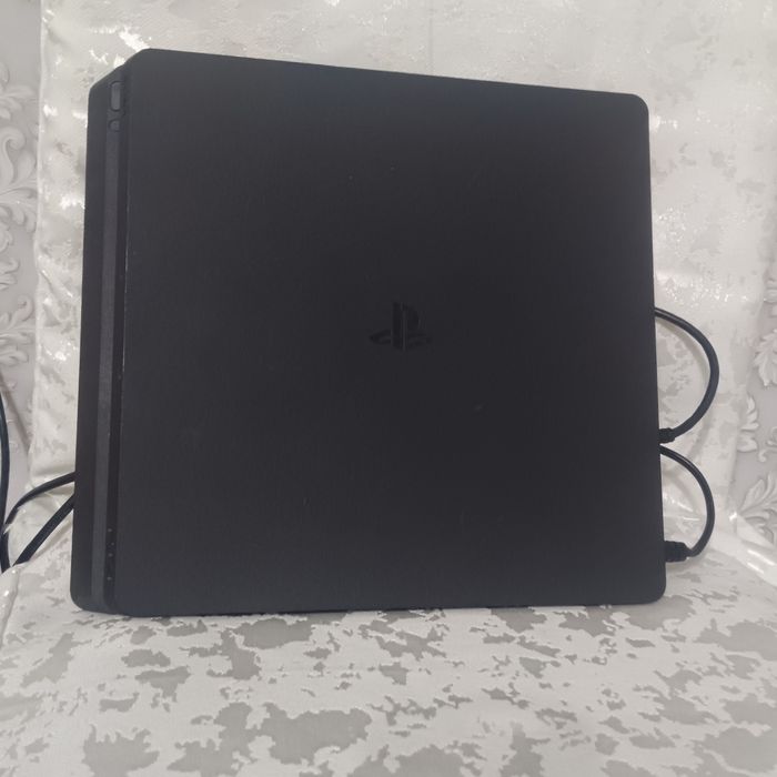 Ps4 в отличном состоянии с топ игрой