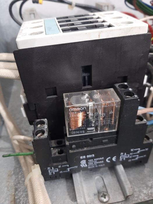 Vînd contactori noi made in germania relatii la telefon sau mesaj roge