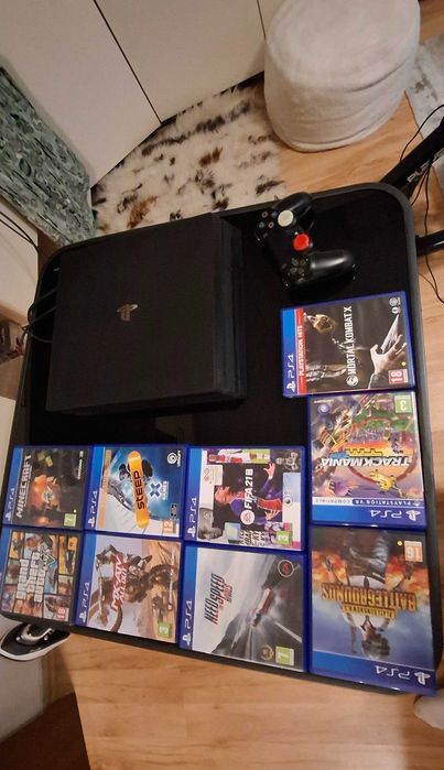 Vând playstation 4 pro 1TB