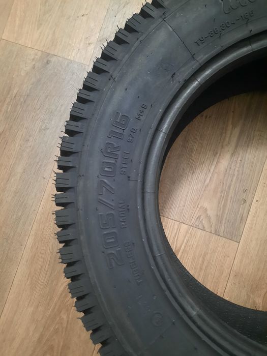 205/70/R16 комплект новый
