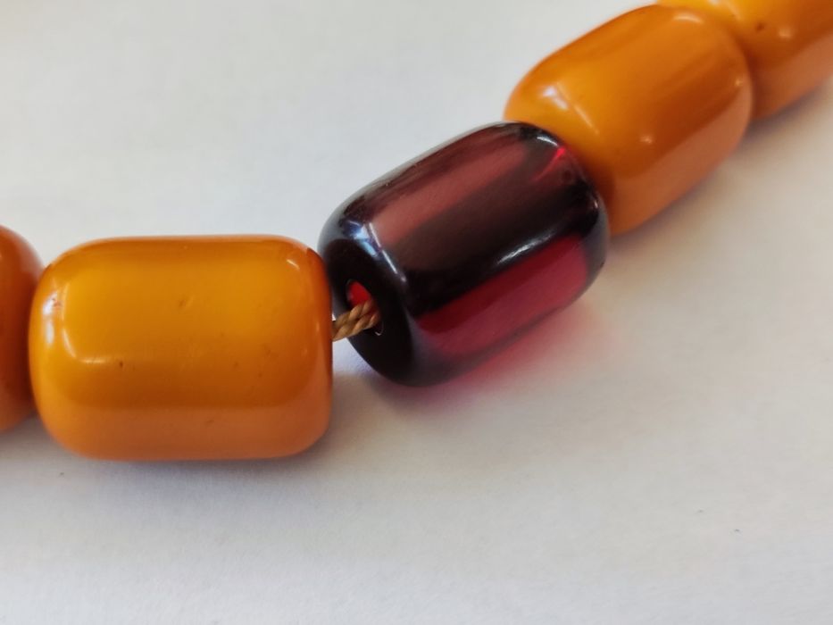 Стара броеница бакелит кехлибар