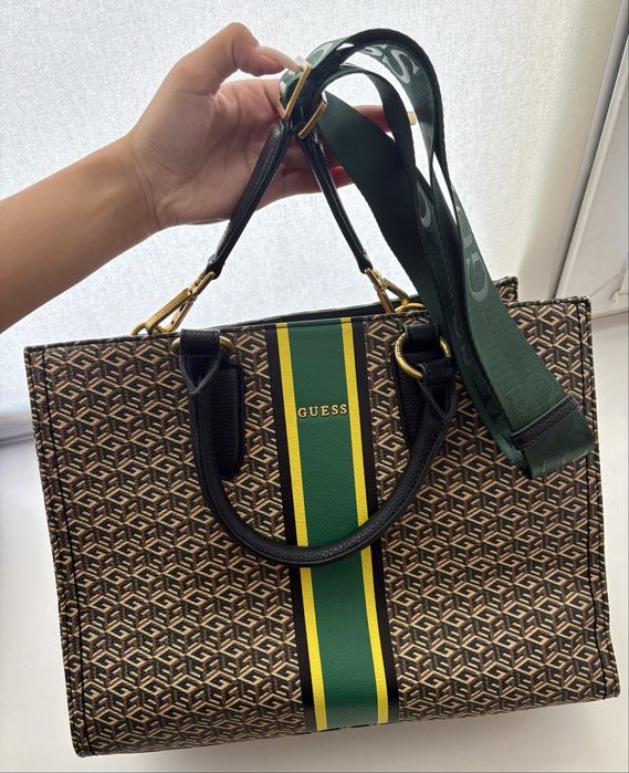 Продам оригинальную сумку GUESS