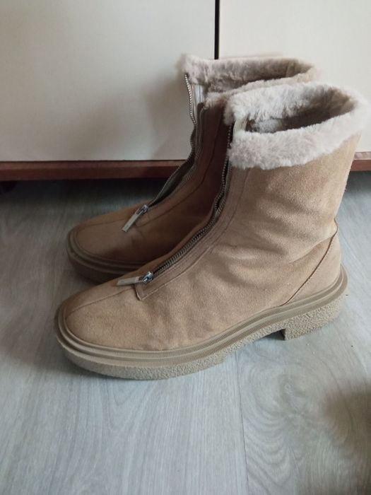 Дамски ботуши от обърната естествена кожа