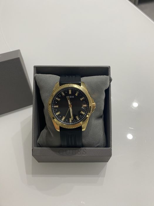 Продава се Guess часовник