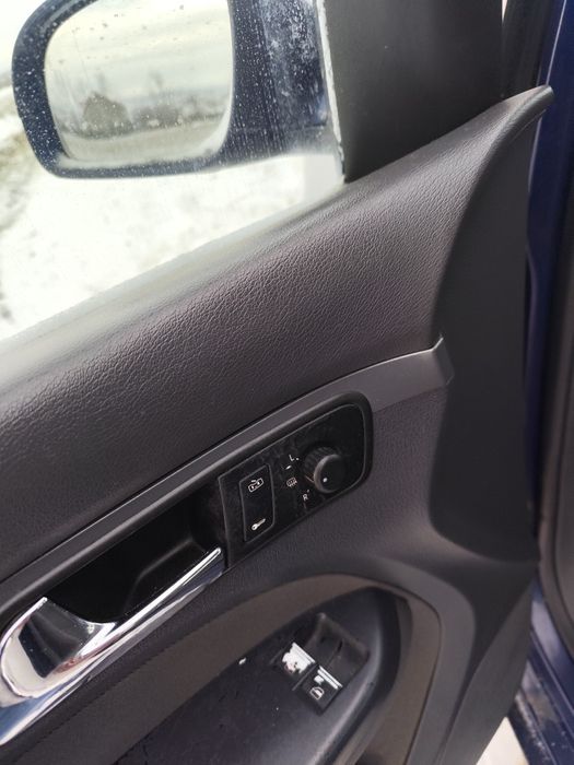 Vând Volkswagen Touran