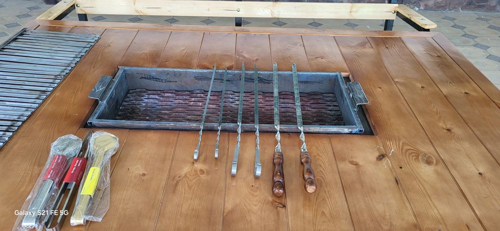 Стол с монгалом барбекю