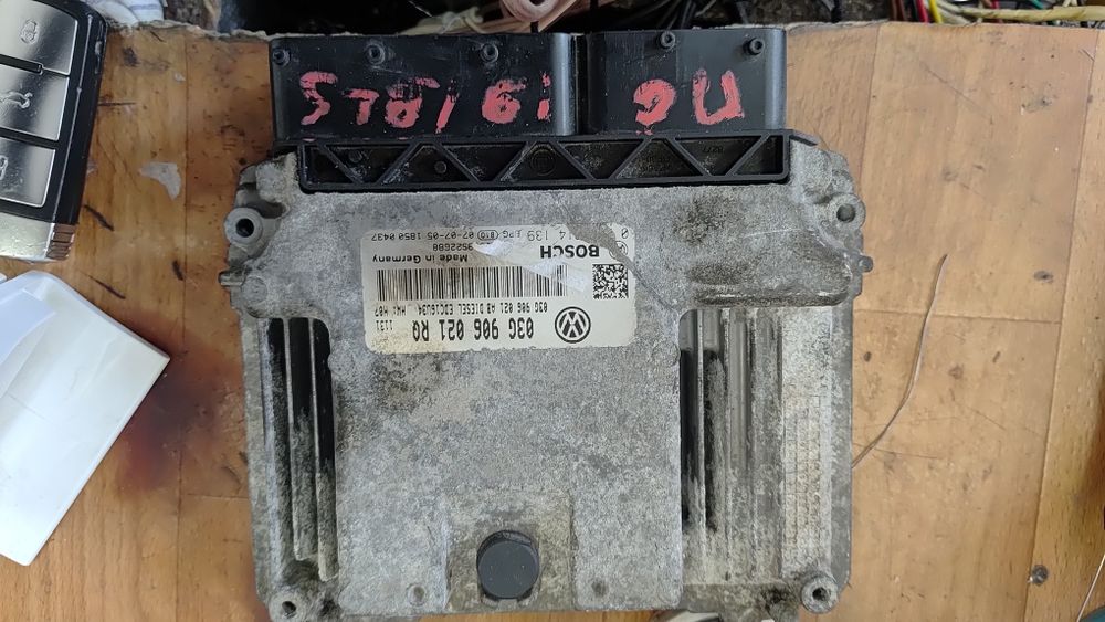 Passat B6 компютър BLS 03G 906 021 RQ